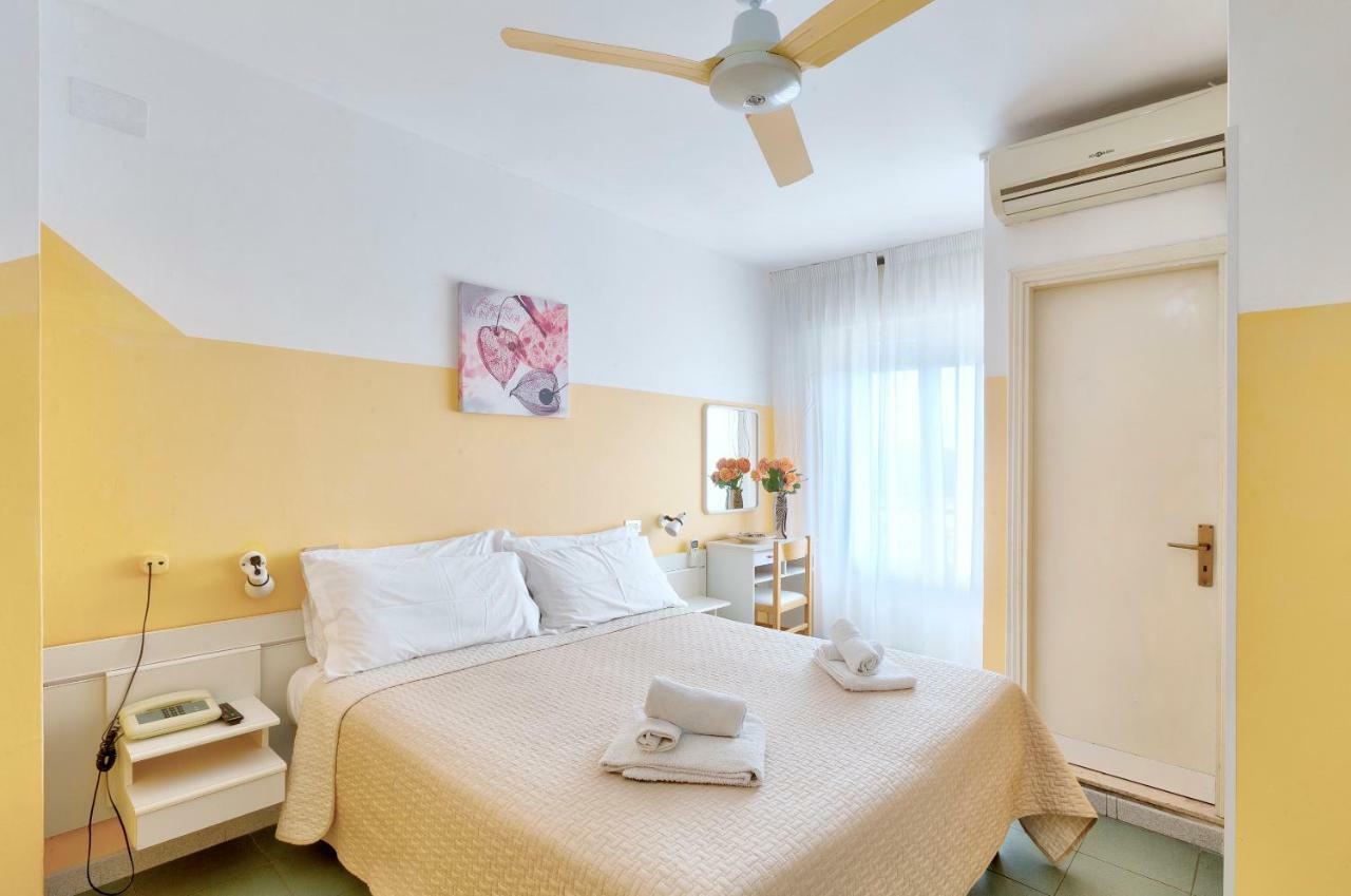 Hotel Montebello Riccione Exterior photo