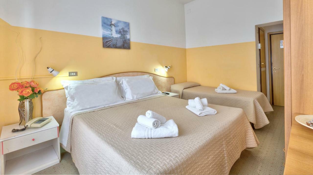 Hotel Montebello Riccione Exterior photo